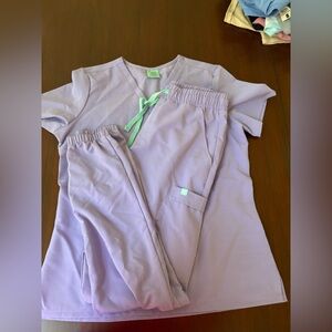 Garde-Malade Lavender Scrub Set with Green Accents